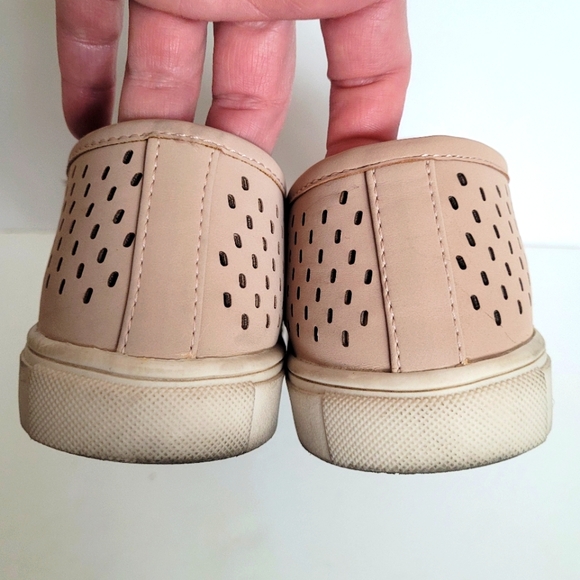 Blush Perforated slides - Picture 6 of 13